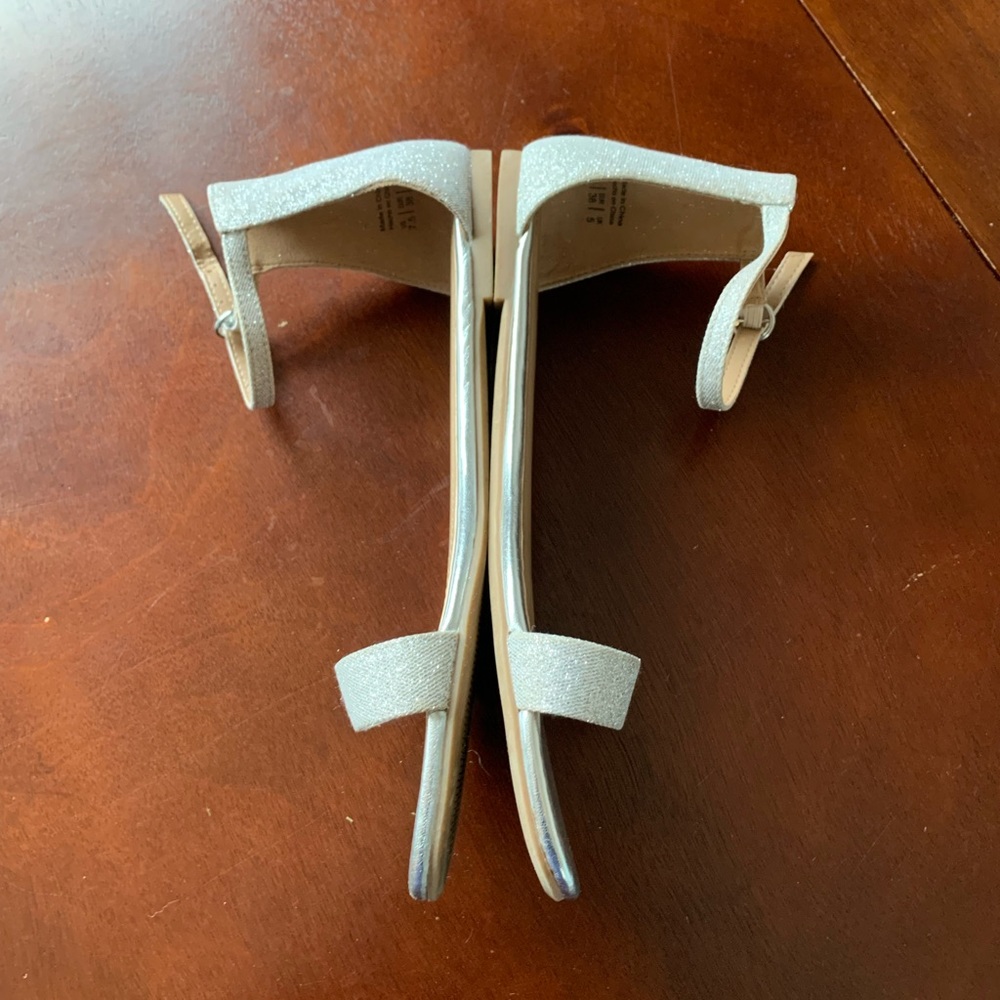 Sparkly silver flat sandals - Picture 2 of 3